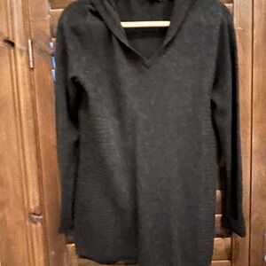Royal Robbins hooded pullover sweater - size M - EUC